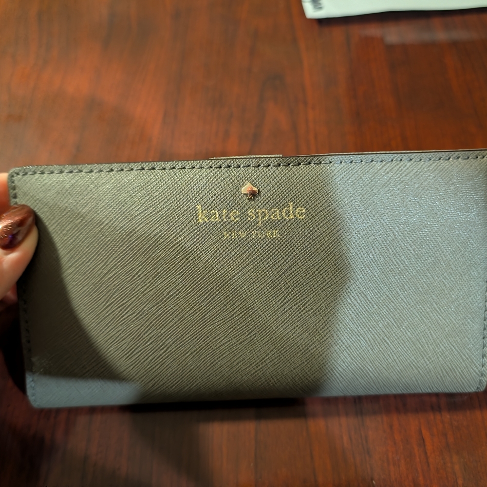 Kate Spade Elegant Gray Wallet